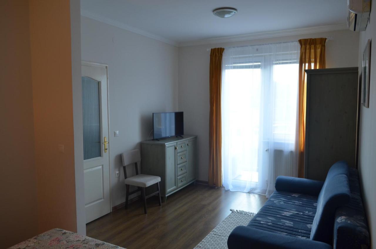 Gabi Apartman Hajdúszoboszló Buitenkant foto