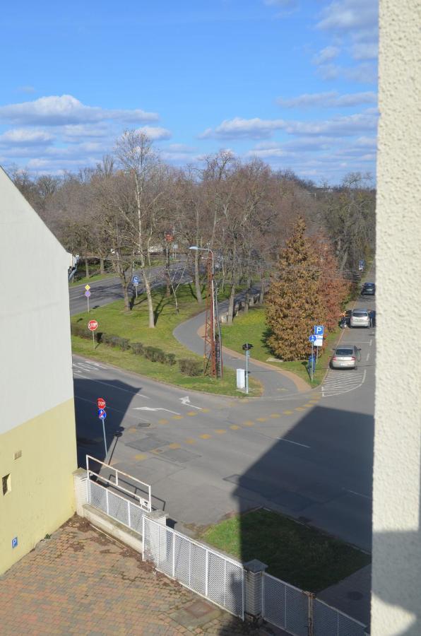 Gabi Apartman Hajdúszoboszló Buitenkant foto